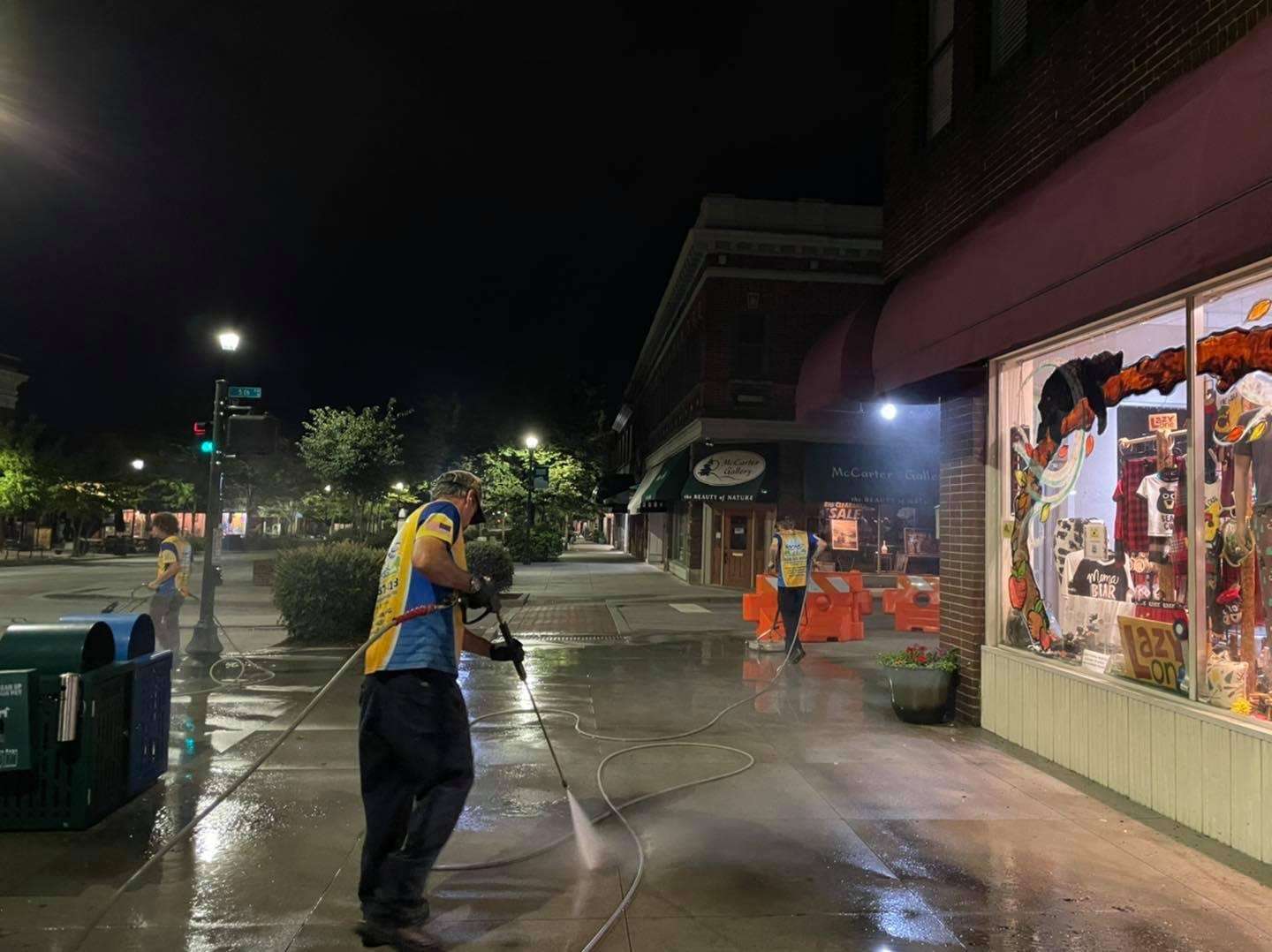 parking lot pressure washing